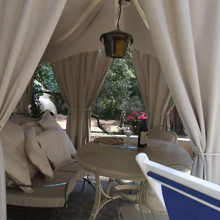 Sleeps 2 * Marina di Castagneto Carducci