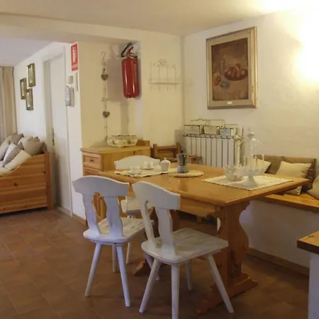 Sleeps 2 * Marina di Castagneto Carducci